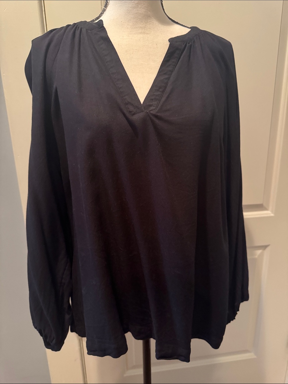 Old Navy Black V-Neck Long Sleeve Tunic Blouse
